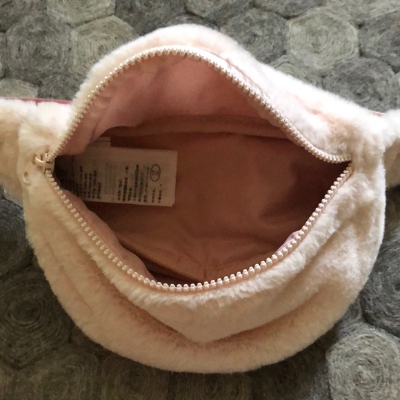 Abercrombie and Fitch pink fuzzy Fanny pack. - Picture 5 of 7